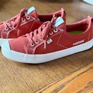 Cariuma Sneakers